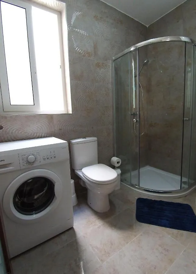 F10 Room 3, Private Room Two Single Beds Shared Bathroom In Shared Flat Msida