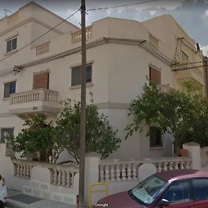 Corner Townhouse 1km From Msida