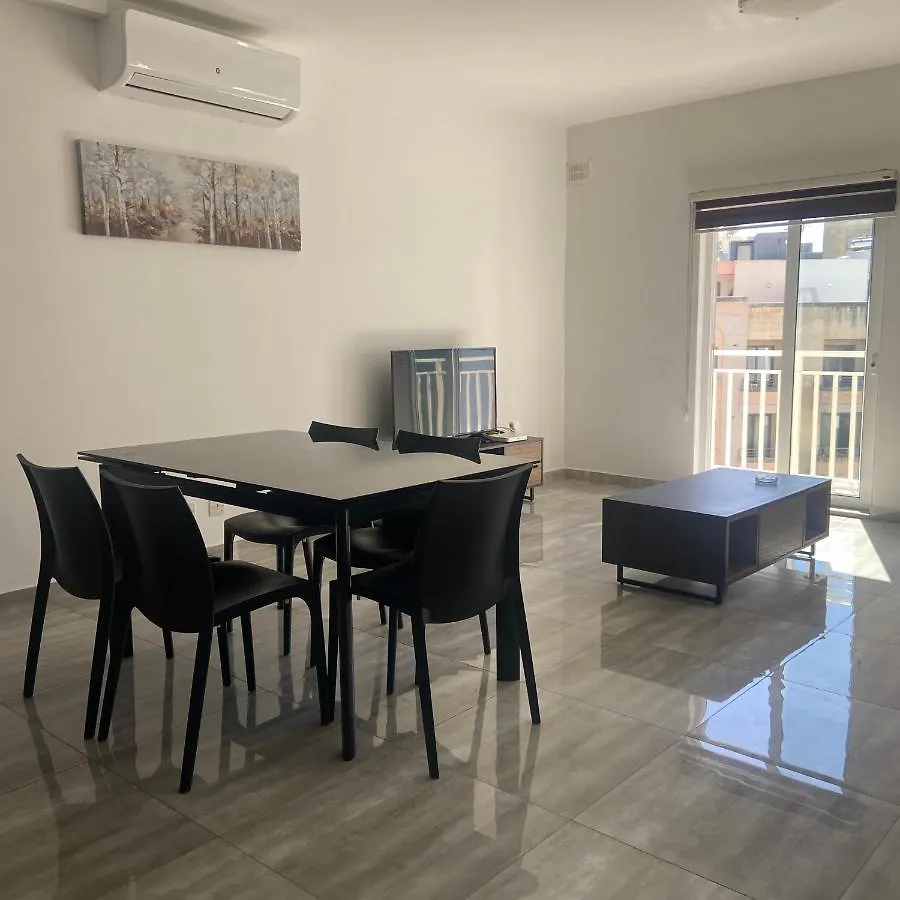 F10 Room 3, Private Room Two Single Beds Shared Bathroom In Shared Flat Msida 0*,  Malta