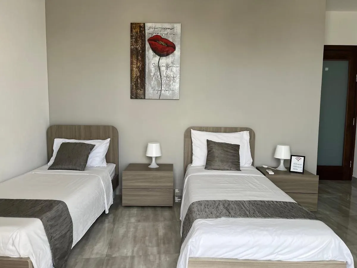 F10 Room 3, Private Room Two Single Beds Shared Bathroom In Shared Flat Msida